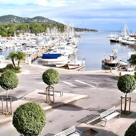 Climatise Proche Parking Gratuit, Commerces Et Plages דירה קרקראן