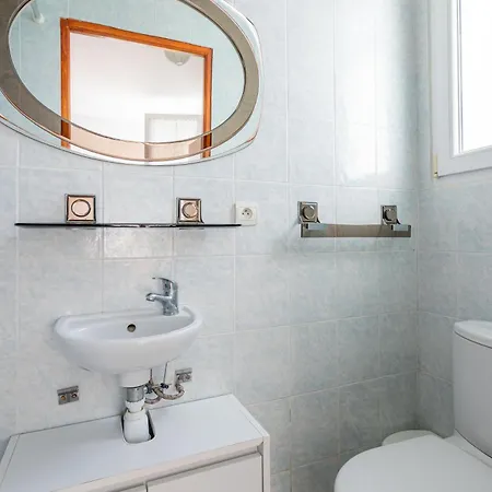 Apartment Studio Climatise Proche Parking Gratuit, Commerces Et Plages *