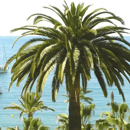 Climatise Proche Parking Gratuit, Commerces Et Plages