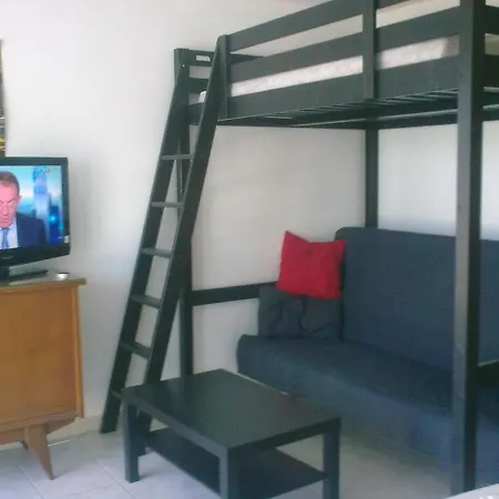 Apartment Studio Climatise. Proche Parking, Commerces Et Mer
