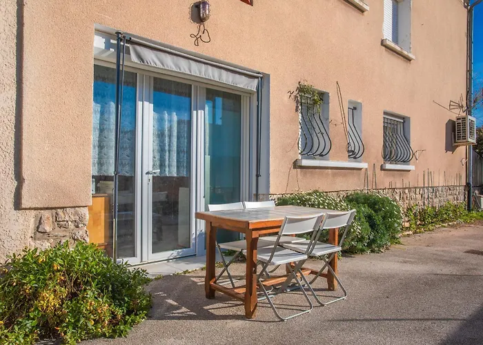 Apartment Studio Climatise Proche Parking Gratuit, Commerces Et Plages *